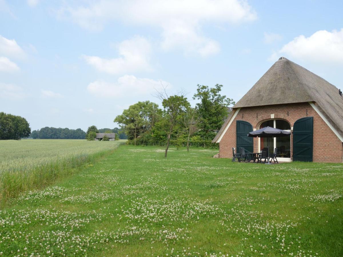 Staying In A Thatched Barn With Box Bed Beautiful View Region Achterhoek Geesteren  Ngoại thất bức ảnh