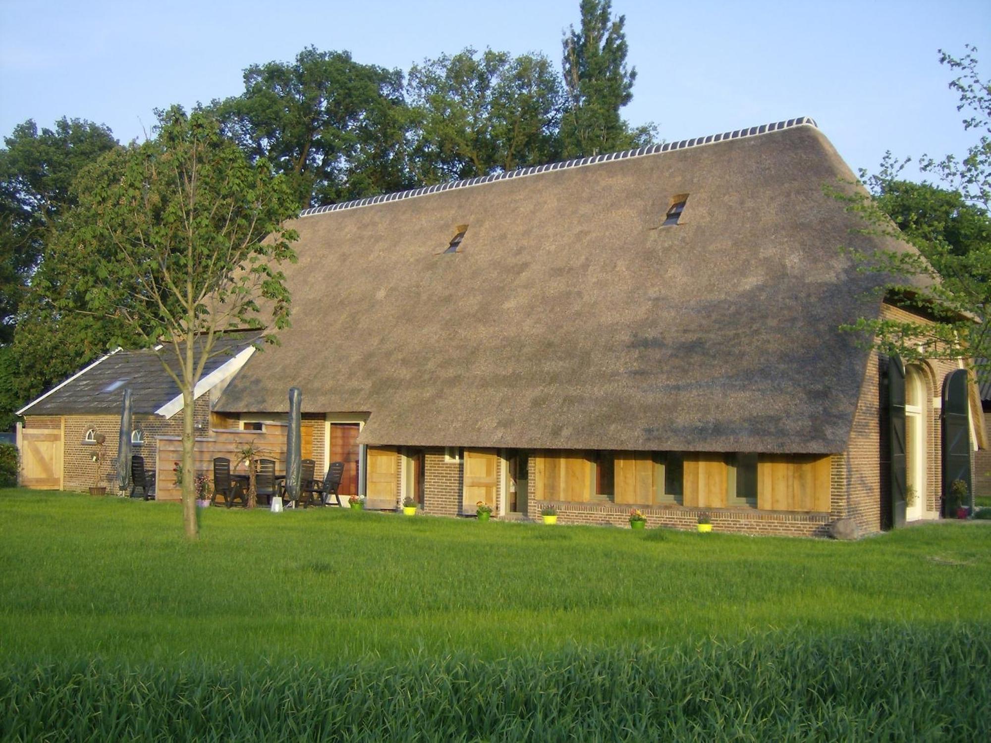 Staying In A Thatched Barn With Box Bed Beautiful View Region Achterhoek Geesteren  Ngoại thất bức ảnh